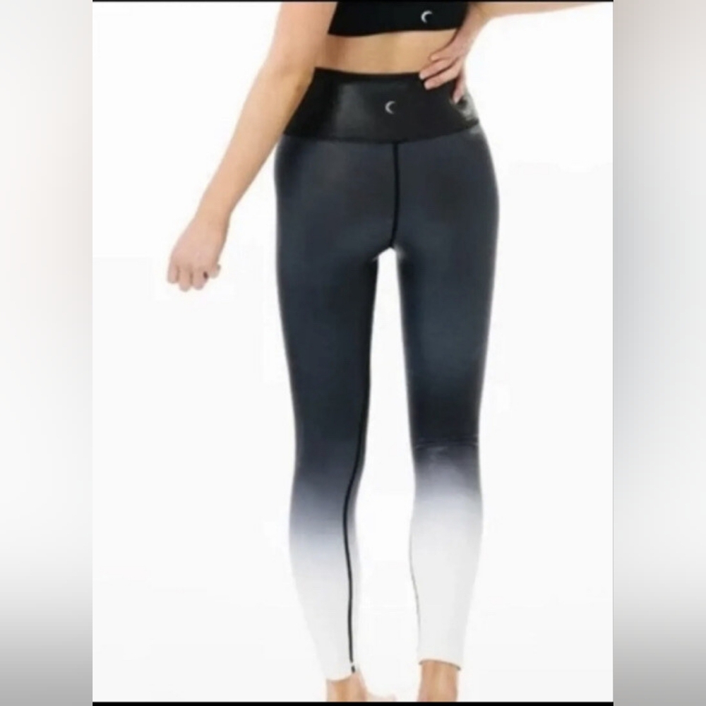 ZYIA Black White Gradient Light N Tight Leggings Size 6-8